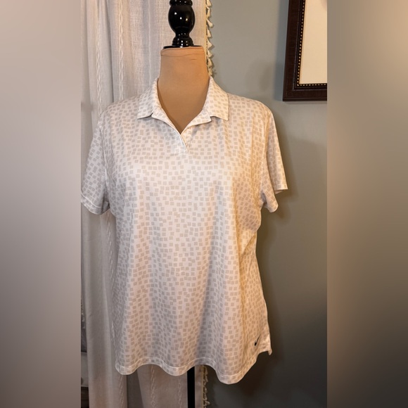 Nike Tops - EUC Nike Dri Fit Activewear Collared Short Sleeve Square Pattern T Shirt